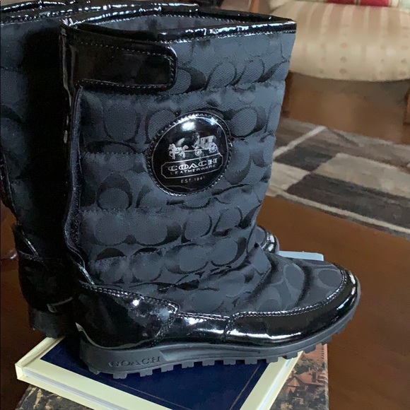 Coach signature boots New without box/tags - Picture 2 of 8